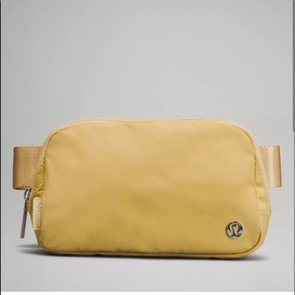 Lululemon Everywhere Belt Bag Golden Sand